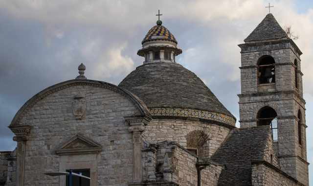 Cupole a trullo, affreschi e un dipinto miracoloso: è la chiesa del Santissimo Crocifisso di Bitonto